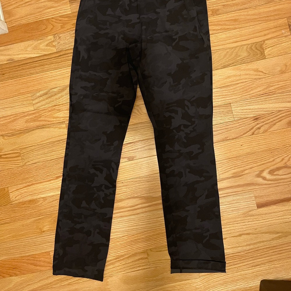 NWT Lululemon incognito Multi-Camo (dark) RETIRED On The Fly *full length*
